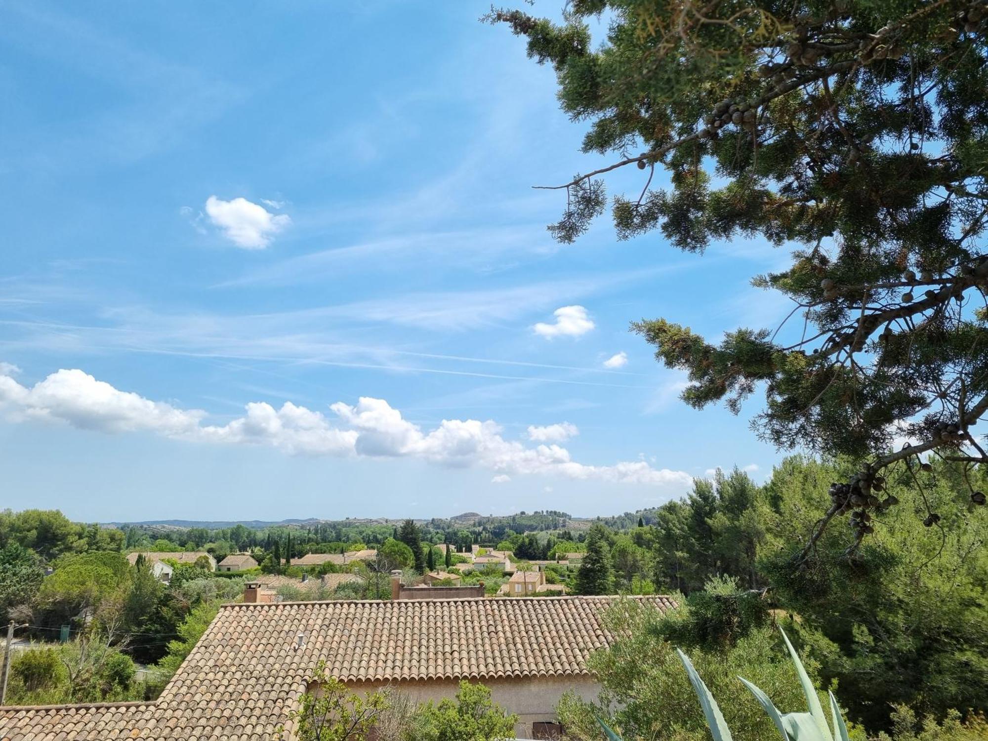 Les Garrigues De La Vallee Des Baux Paradou Bagian luar foto