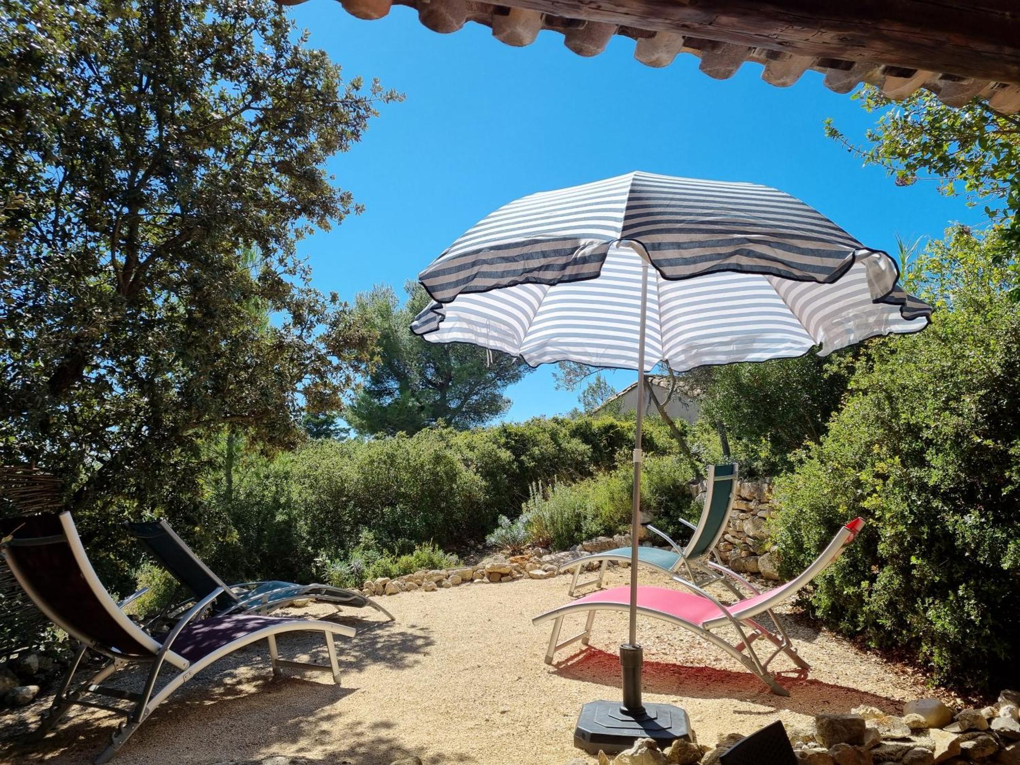 Les Garrigues De La Vallee Des Baux Paradou Bagian luar foto