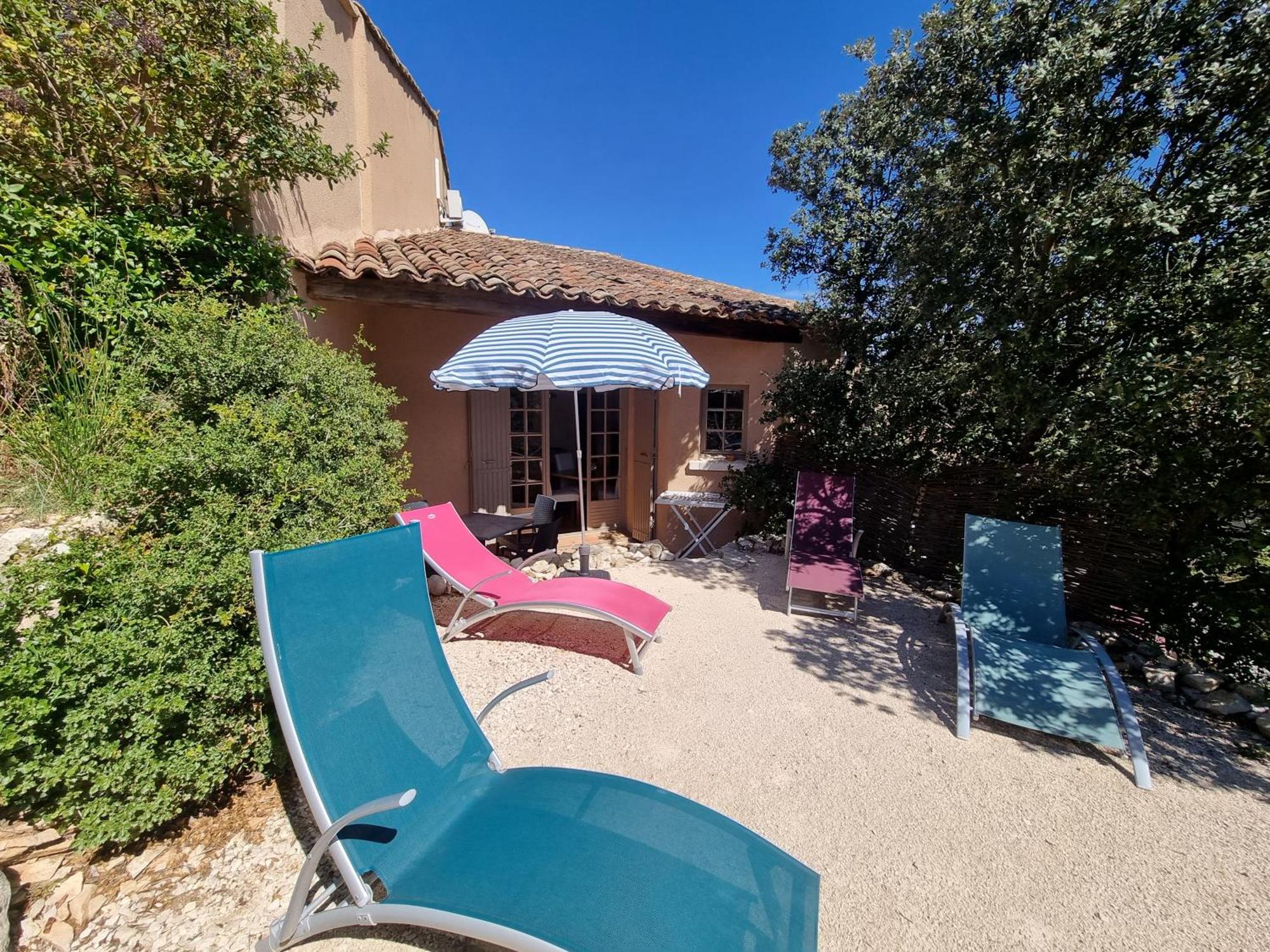 Les Garrigues De La Vallee Des Baux Paradou Bagian luar foto