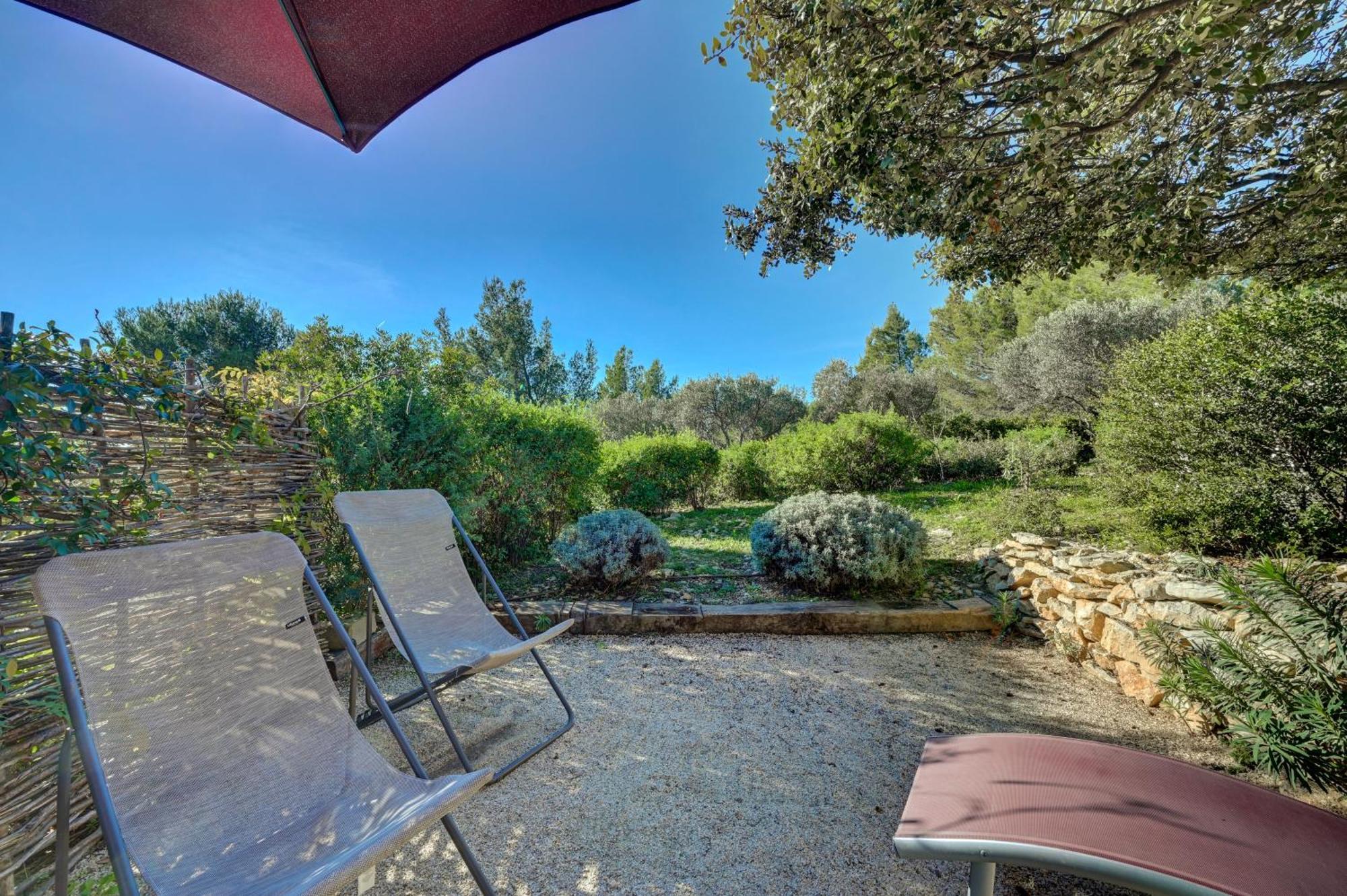 Les Garrigues De La Vallee Des Baux Paradou Bagian luar foto