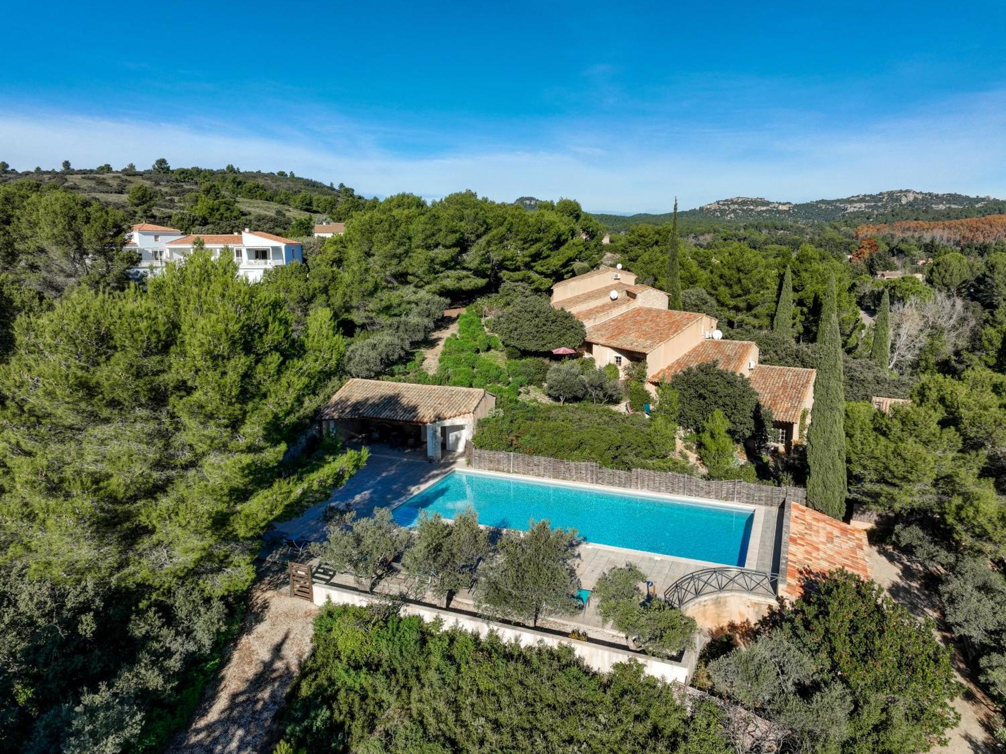 Les Garrigues De La Vallee Des Baux Paradou Bagian luar foto