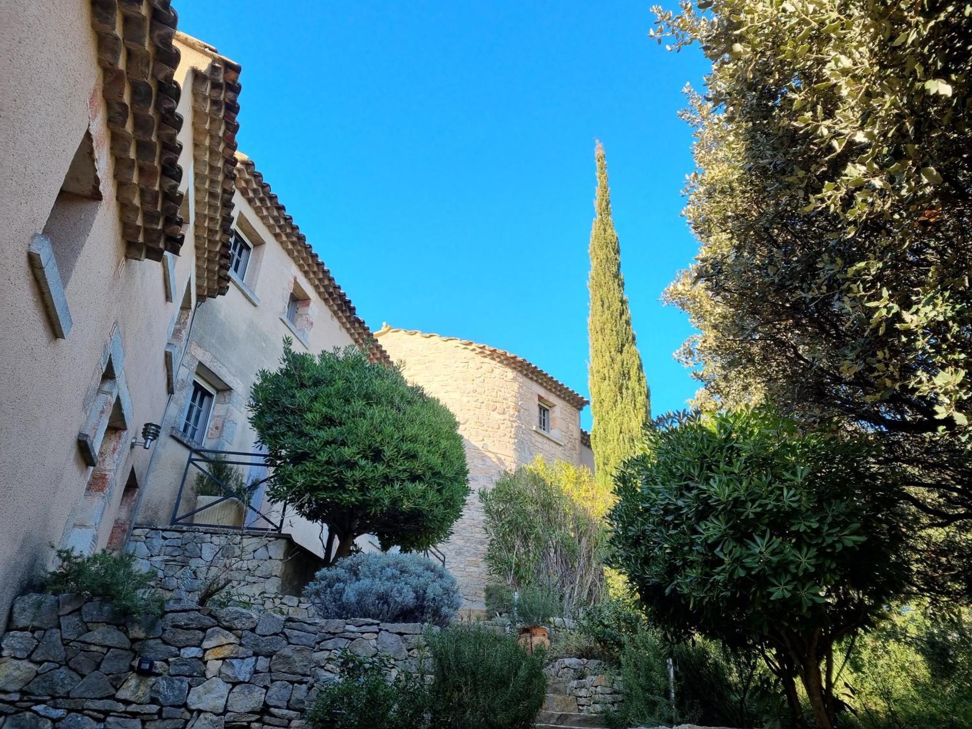 Les Garrigues De La Vallee Des Baux Paradou Bagian luar foto